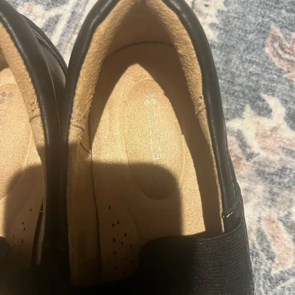 Naturalizer Black Leather Loafers with Elastic Band - Picture 13 of 16